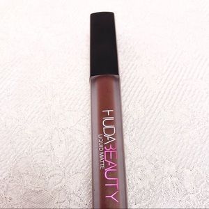 HUDA BEAUTY LIPSTICK